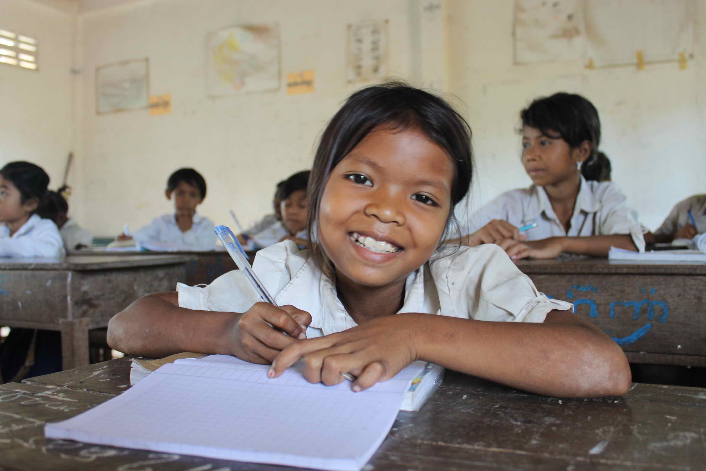 Diesem kambodschanischen Mädchen scheint die Schule zu gefallen (Foto: WFP)