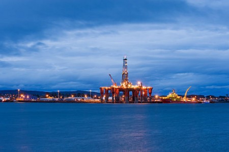 Geschmiert. Während die britische Regierung ihre Unterstützung für Sonne und Wind zurückfährt, steigen die Subventionen für Nordsee-Öl weiter. (Foto: Berardo62 / Wikimedia)