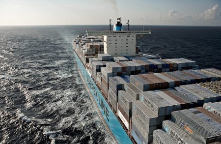 Sister act. Mit Schiffen wie der 'Edith Maersk' (Bild) und der 'Emma Maersk' hat sich Maersk einen Kostenvorteil verschafft, riesige Überkapazitäten geschaffen und einen Preiskrieg ausgelöst. (Foto: Maersk)