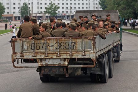 Erste Priorität. Ein Ölembargo hätte kurzfristig kaum Auswirkungen auf Nordkoreas Streitkräfte. (Foto: Roman Harak / Flickr)