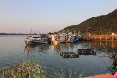 EU reguliert. Diese Fischerboote in Thailand müssen registriert sein, weil die EU das so will. (Foto: TinaKe / pixabay)