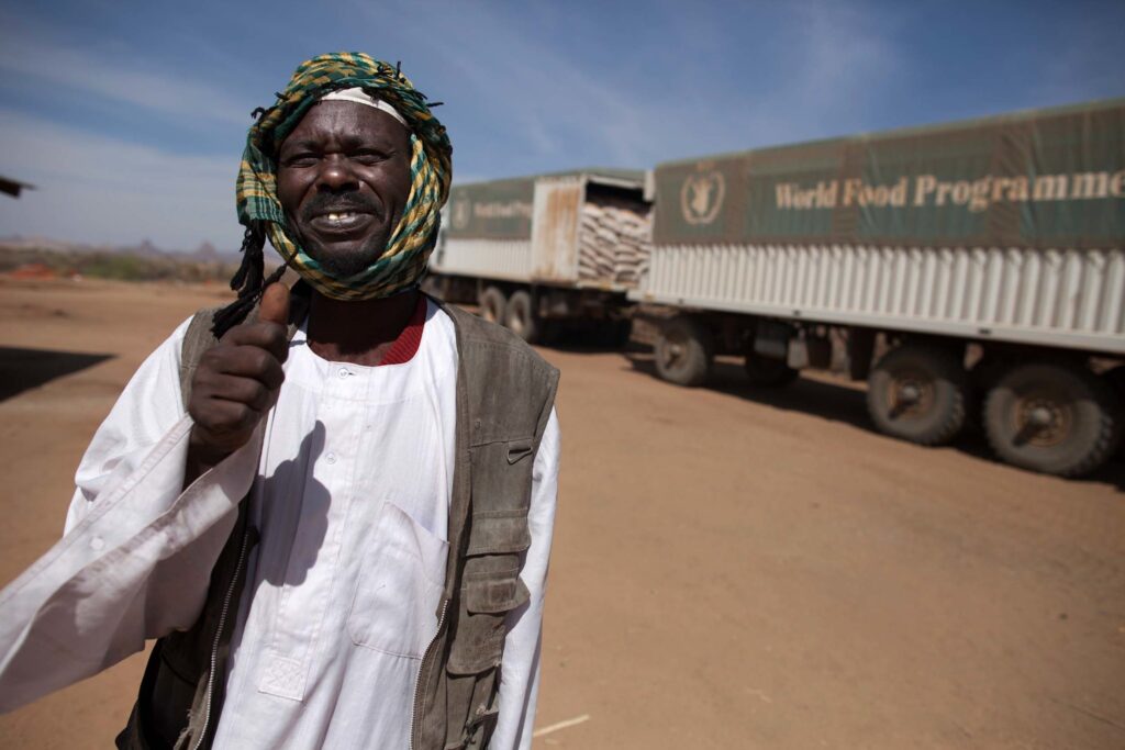 Kollateralschaden. Auch die Hilfswerke sind von den hohen Preisen betroffen, da sie mit den bestehenden Mitteln weniger Nahrungsmittel kaufen können. (Foto: UNAMID / Flickr)