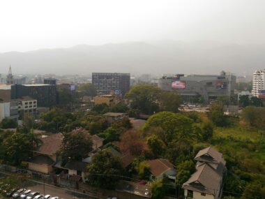 Lebensfeindlich. Die Hitze und Luftverschmutzung in Chiang Mai haben eine apokalyptische Atmosphäre erzeugt. (Foto: FredTC / Wikimedia)