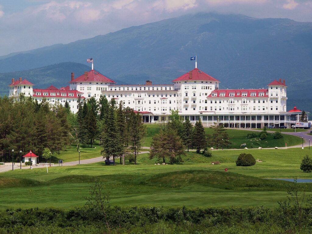 Ursprungsort. Im Mount Washington Hotel in Bretton Woods wurde vor 80 Jahren das internationale Finanzsystem mit der Weltbank und dem IWF begründet. (Foto: rickpilot_2000 / Wikipedia)