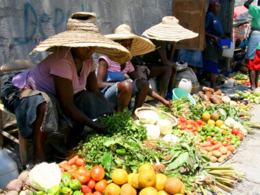 Asymmetrie. Ob diese Marktfrauen in Haiti mehr wissen als ihre Kunden? (Foto: uusc4all / Flickr)