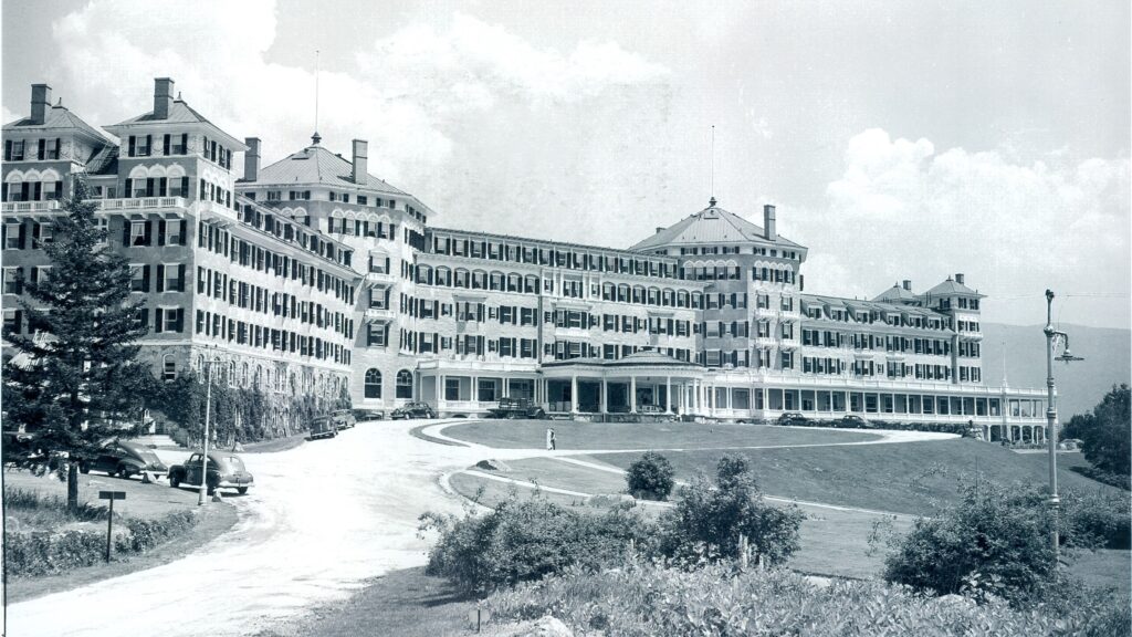 Mount Washington Hotel. Kurz vor Ende des 2. Weltkriegs schufen die Delegierten hier in nur drei Wochen die Grundlagen des Weltfinanzsystems. (Foto: Unbekannt / Weltbank) 