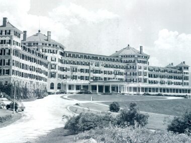 Mount Washington Hotel. Kurz vor Ende des 2. Weltkriegs schufen die Delegierten hier in nur drei Wochen die Grundlagen des Weltfinanzsystems. (Foto: Unbekannt / Weltbank)